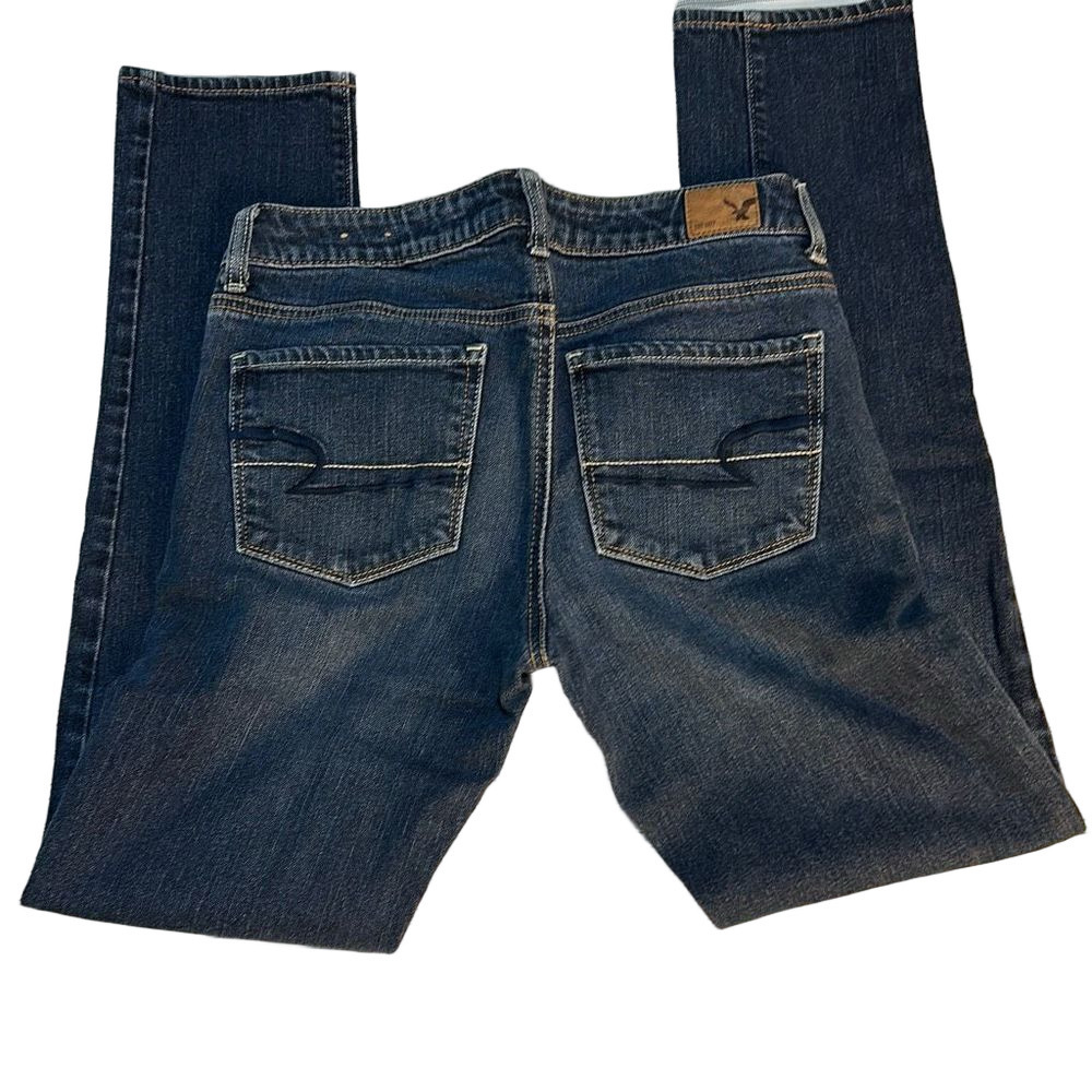 American Eagle Jeans Size 6. Skinny Waist: 31, Inseam: 30 inches